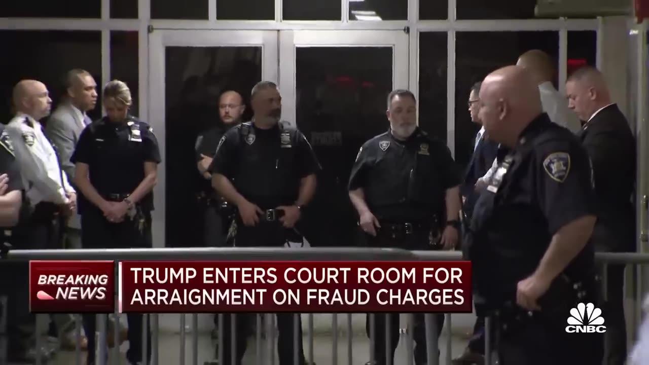 Donald Trump entering in new York arrest in processing