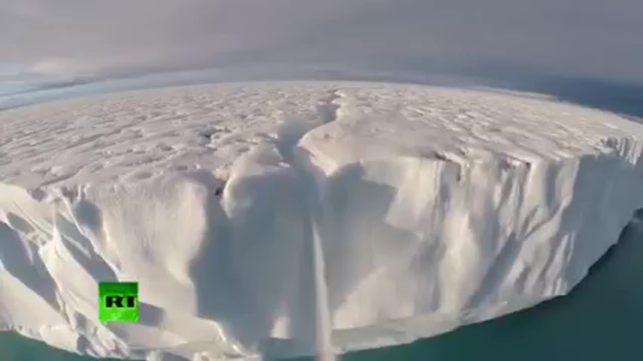 Něco málo z ledových okrajů kroužících kolem Země