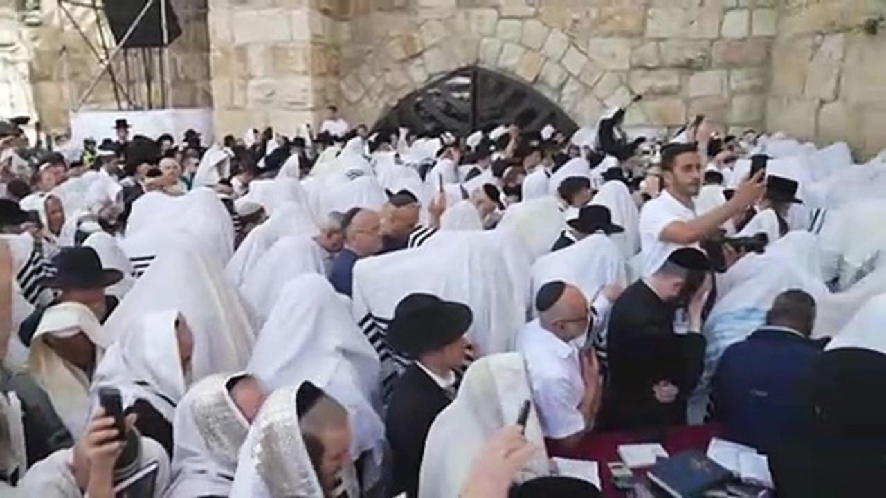 Worshippers attend Jewish Passover blessing at Western Wall in Jerusalem