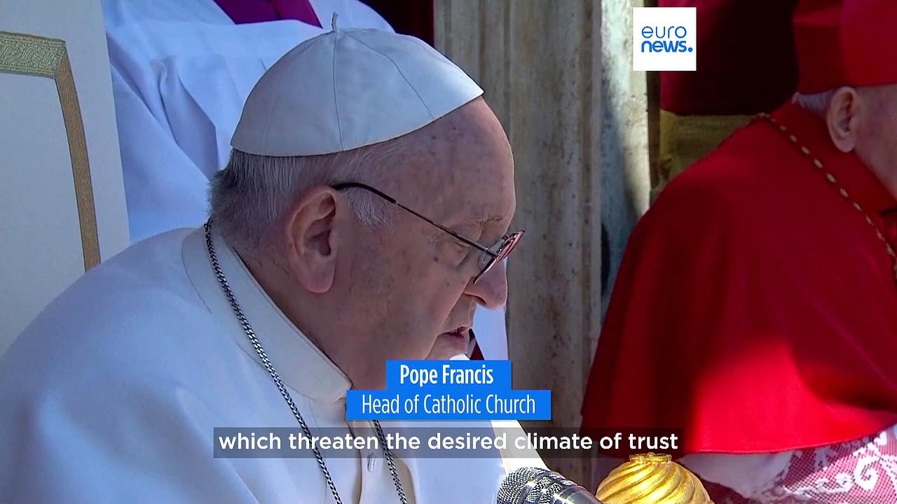 Pope Francis prays for both Ukrainian and Russian people at Easter Mass