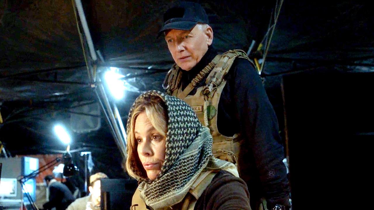 Gibbs and Sloane Need Backup in This Scene from One News Page VIDEO