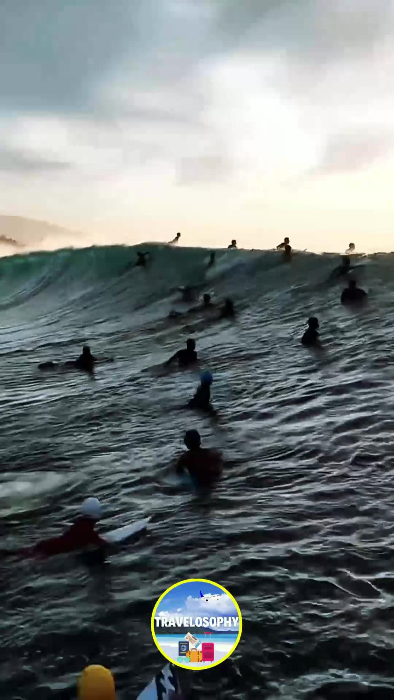 SURFING AT THE PIPELINE