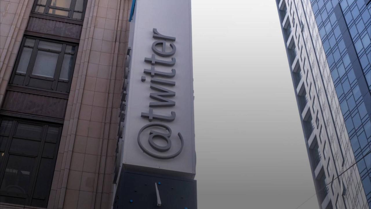 Elon Musk Paints Over the ‘W’ on Twitter Headquarters Sign