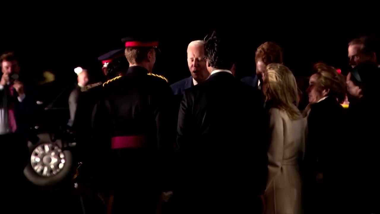 Biden lands in Northern Ireland to 'keep the peace'