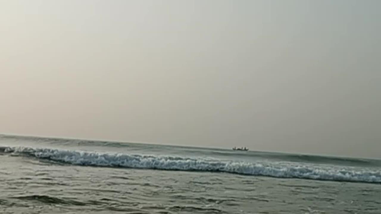 Indian Ocean  Puri Orissa see beach