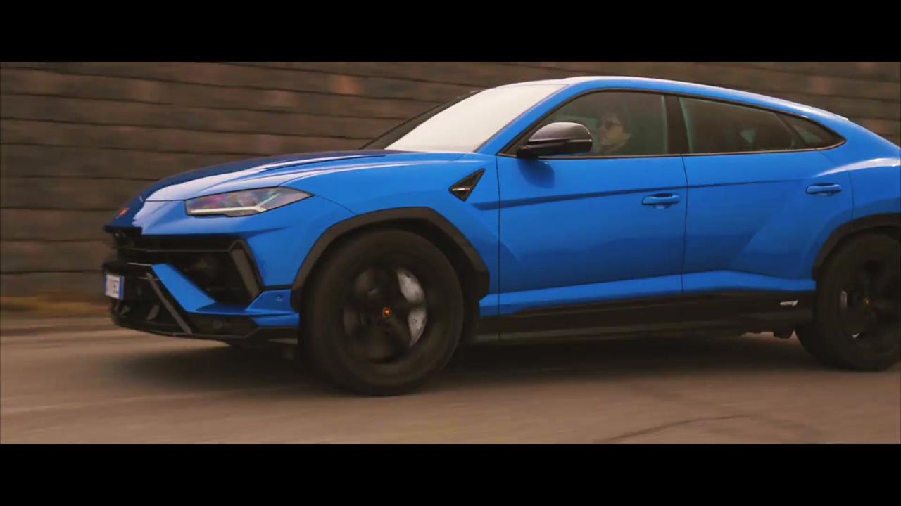 Lamborghini Urus S covers all grounds in Taormina