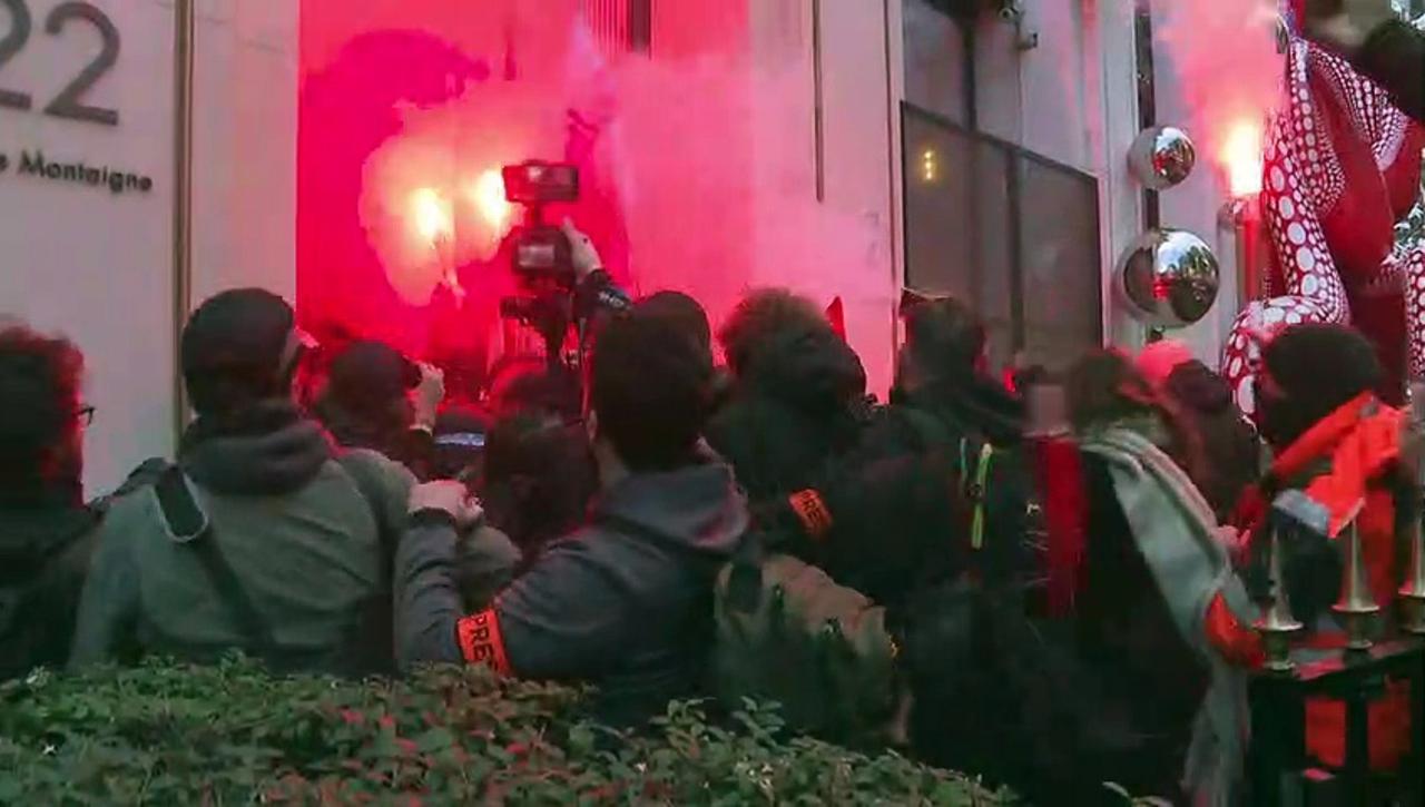 Pensions: demonstrators storm in LVMH headquarters in Paris