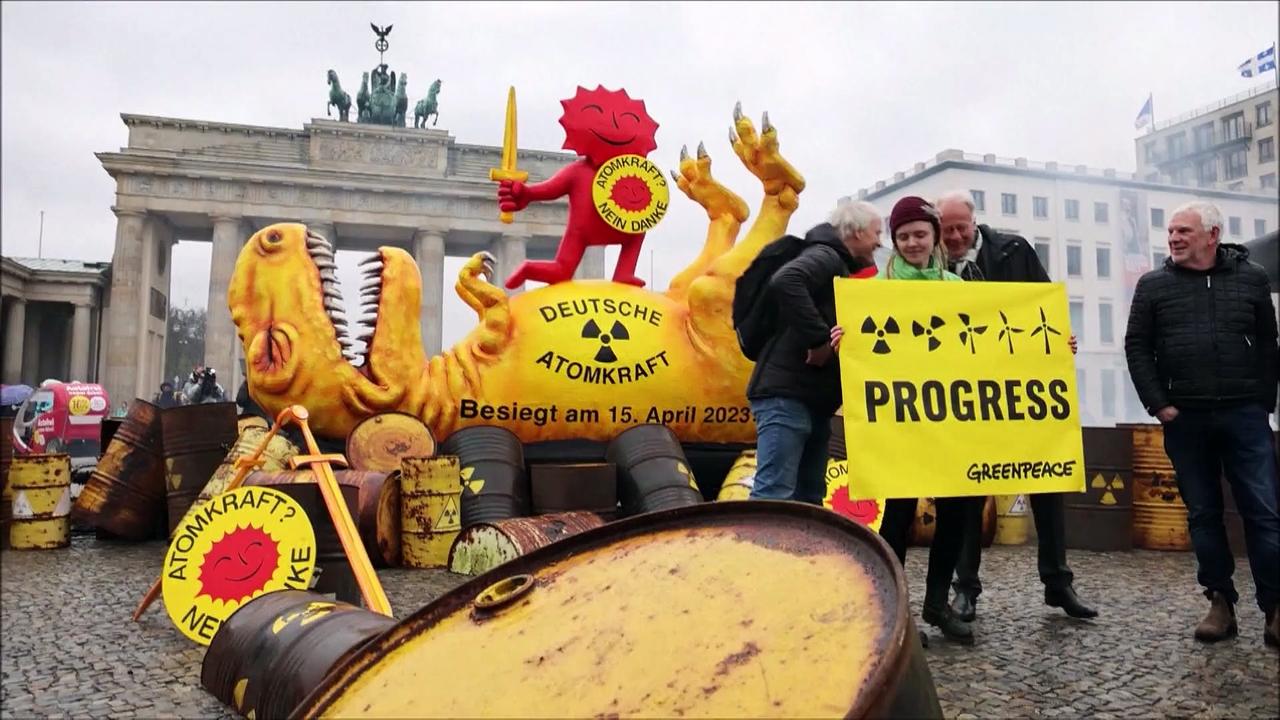 Greenpeace celebrates end of Germany's nuclear era with T.Rex dinosaur