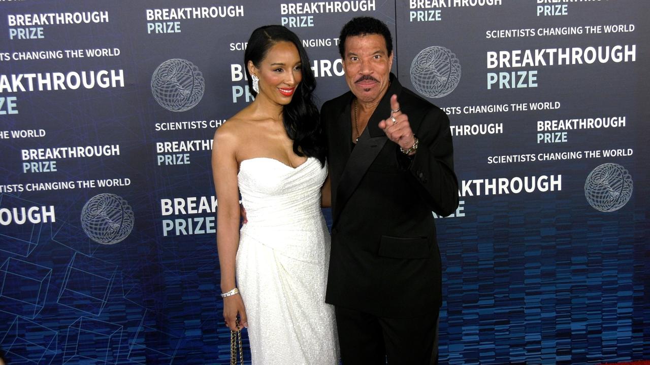 Lionel Richie and Lisa Parigi 2023 Breakthrough Prize Awards Ceremony Red Carpet