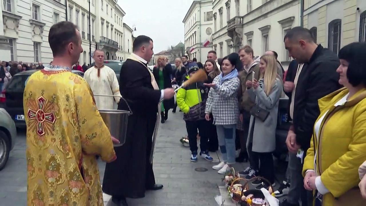 'It feels like home': Thousands of Ukrainians celebrate Easter in Warsaw