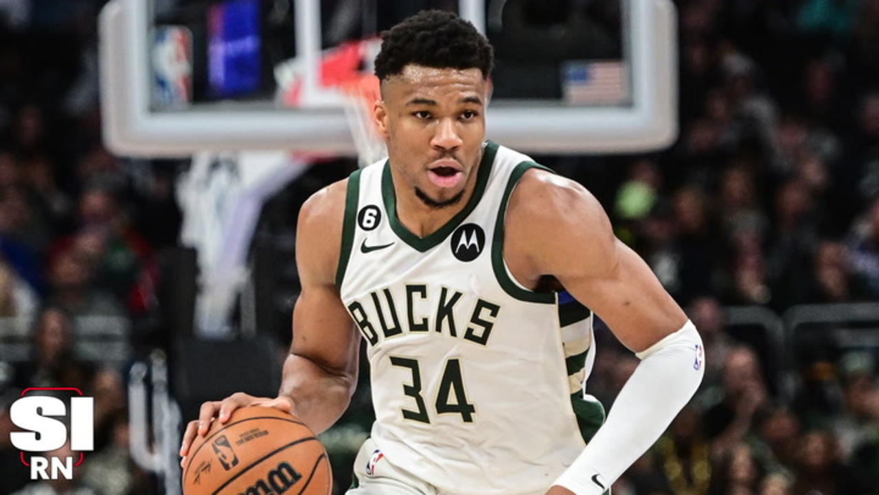 Bucks' Mike Budenholzer Provides Update on Giannis Antetokounmpo's Injury Status