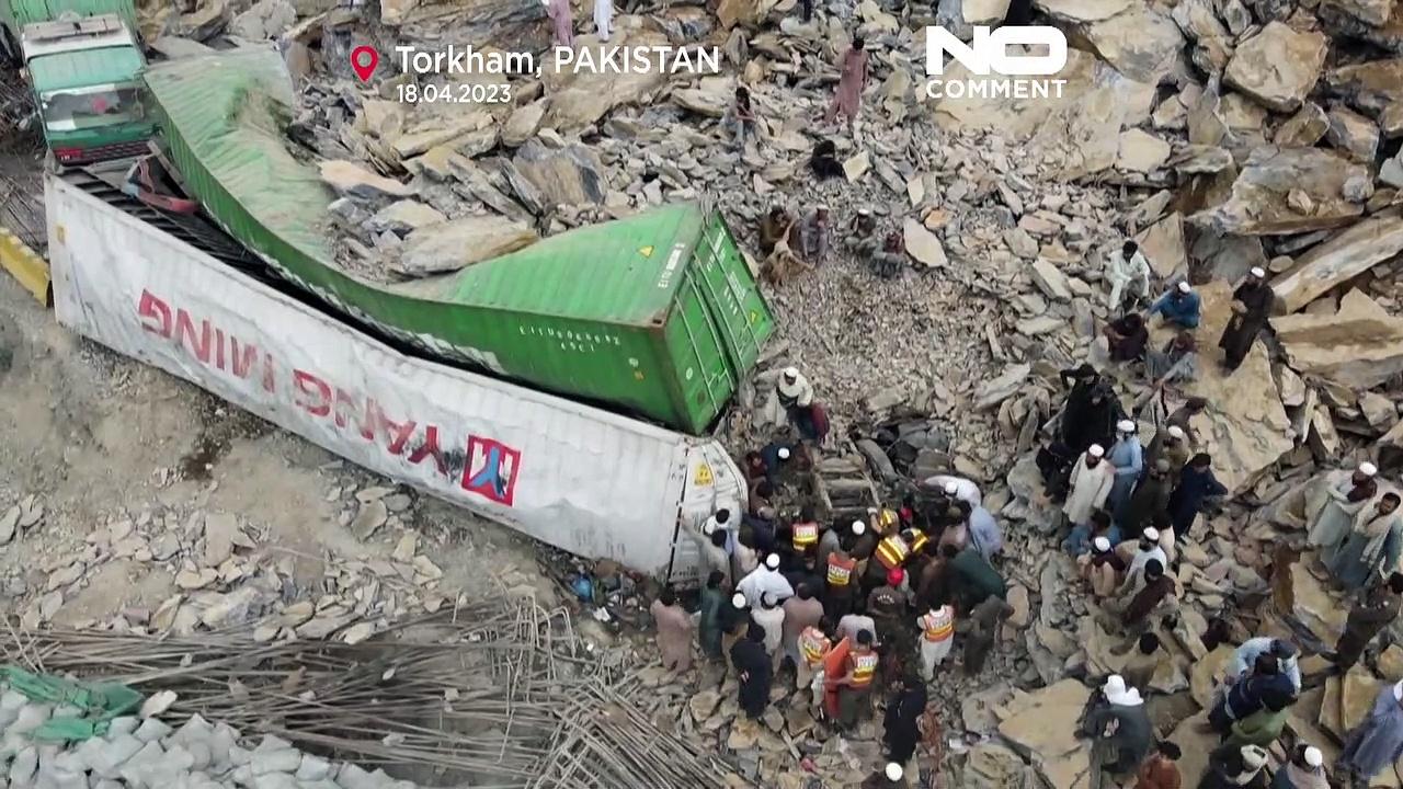 WATCH: Two dead after landslide at Pakistan-Afghanistan border crossing