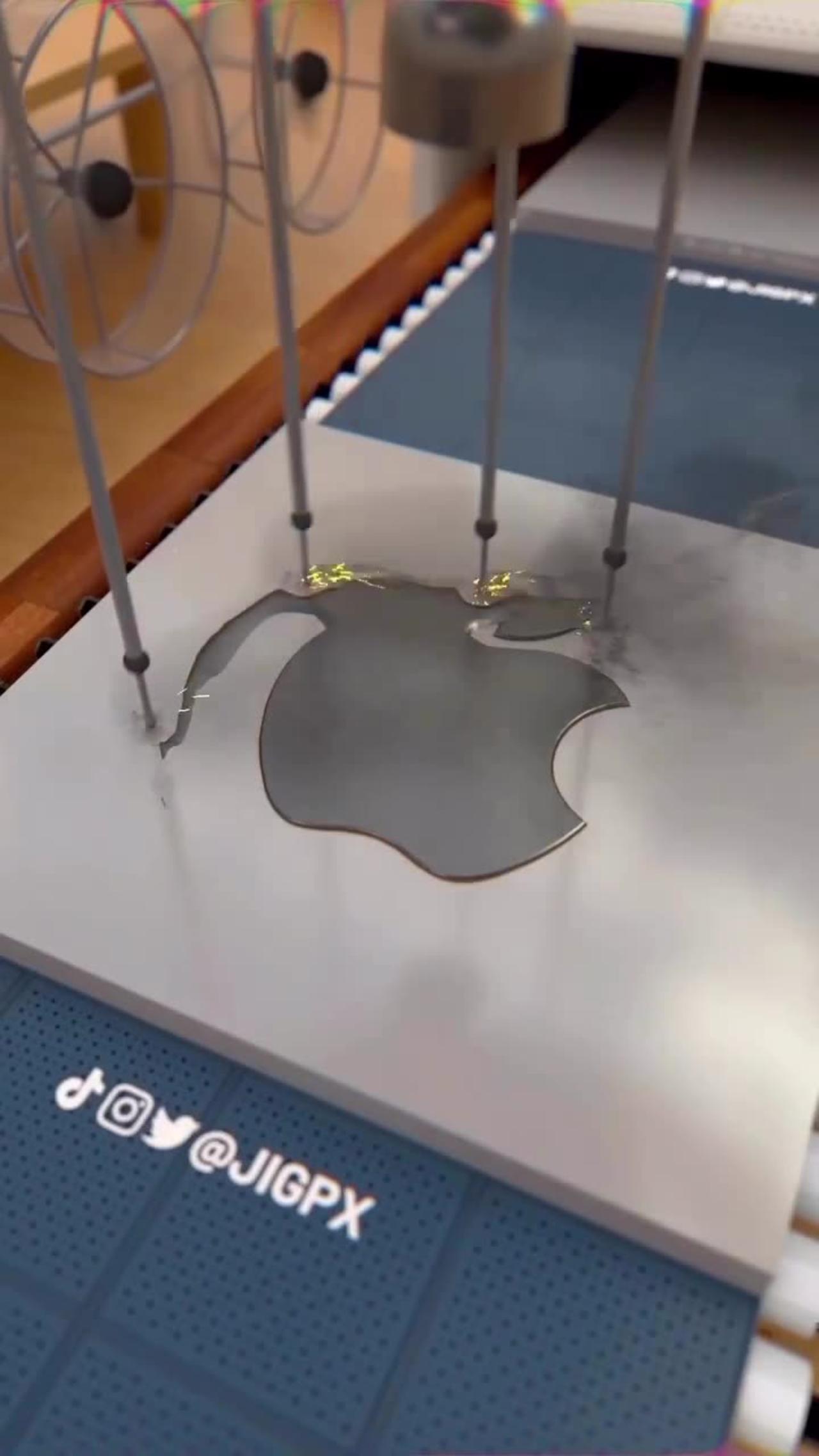 Apple logo maker One News Page VIDEO