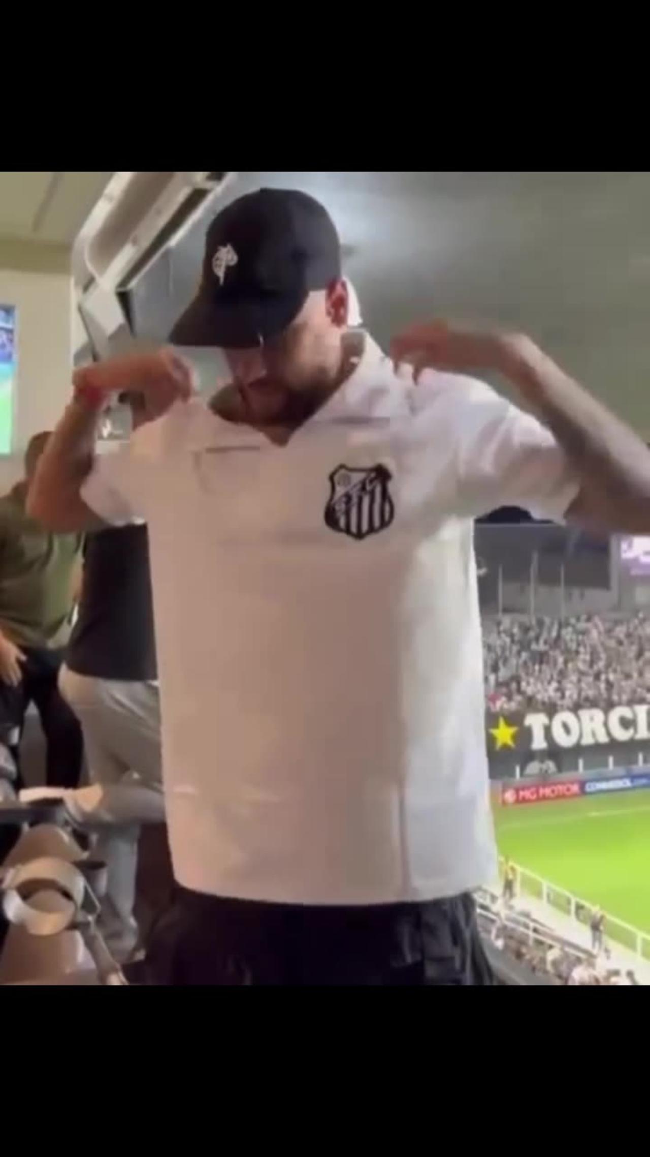 Neymar Jr Returned To Santos To Visit - One News Page VIDEO