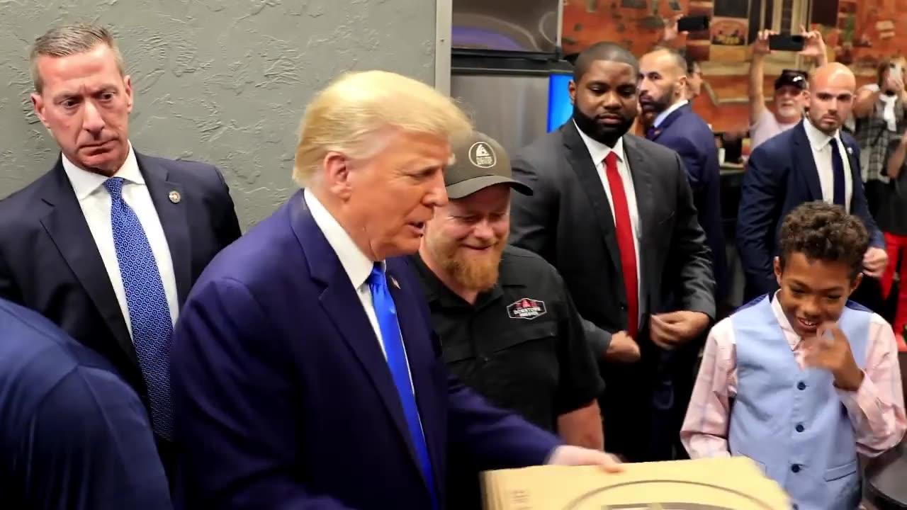 President Trump Stops for Pizza in Fort Myers Florida - Part 2