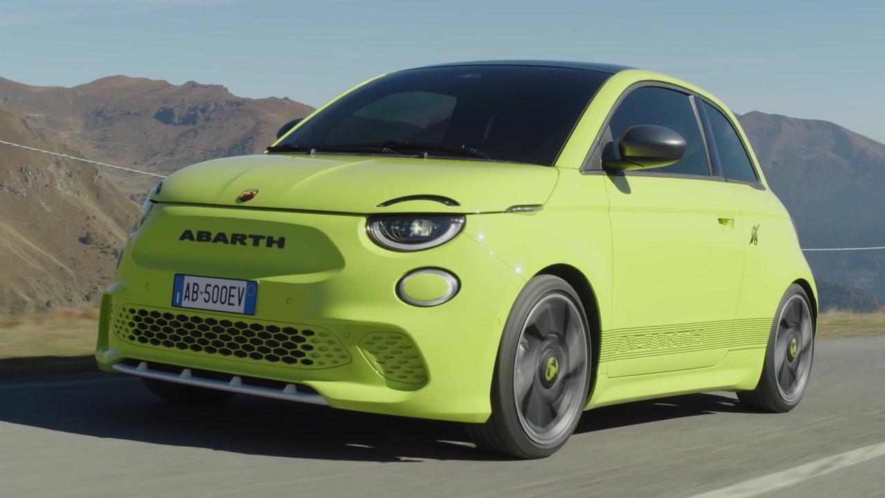 Abarth 500e Driving in the country