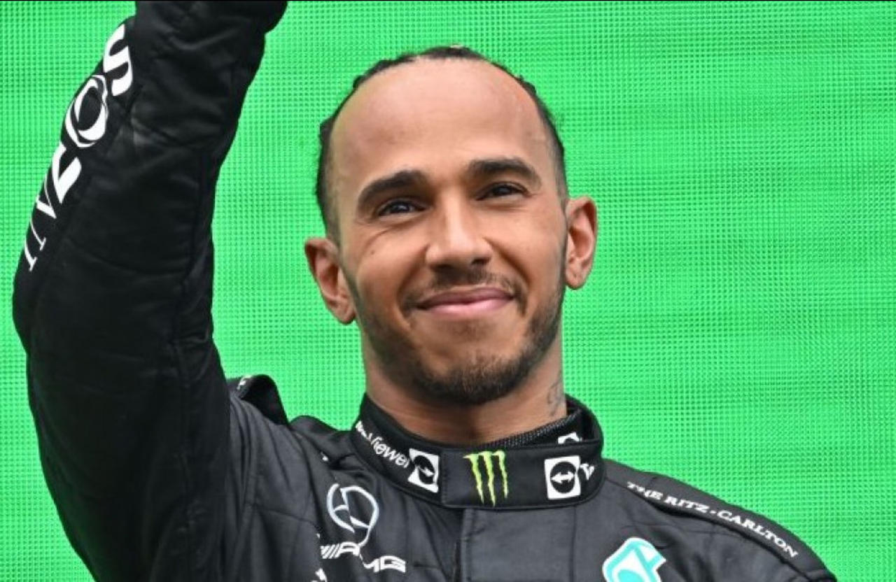 Lewis Hamilton has offered to fly one of Elon Musk's rockets to Mars
