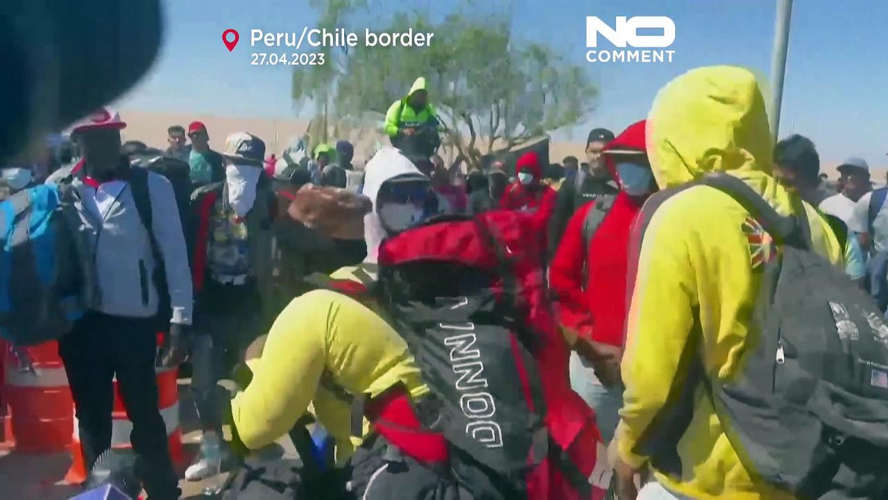 Watch: Police block migrants trying to enter Peru from Chile