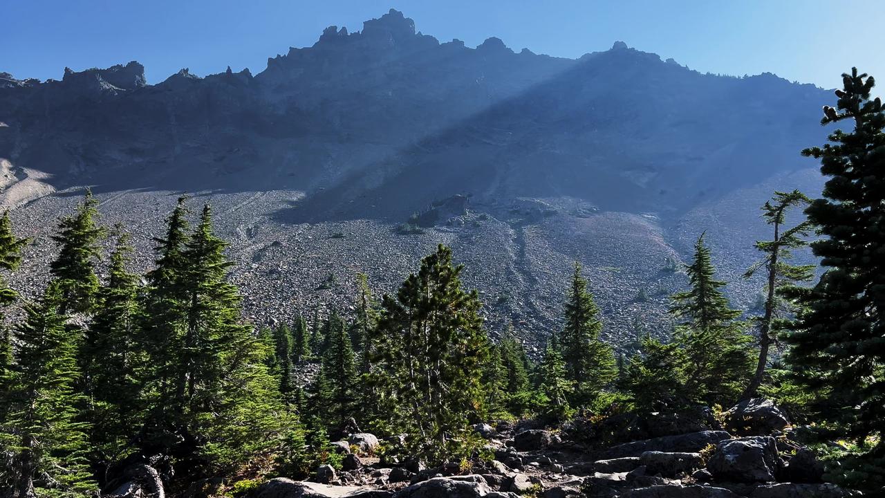 THE BEST BACKCOUNTRY CAMPING SITE IN THE ENTIRE 24-MILE THREE FINGERED JACK LOOP! | 4K | Oregon