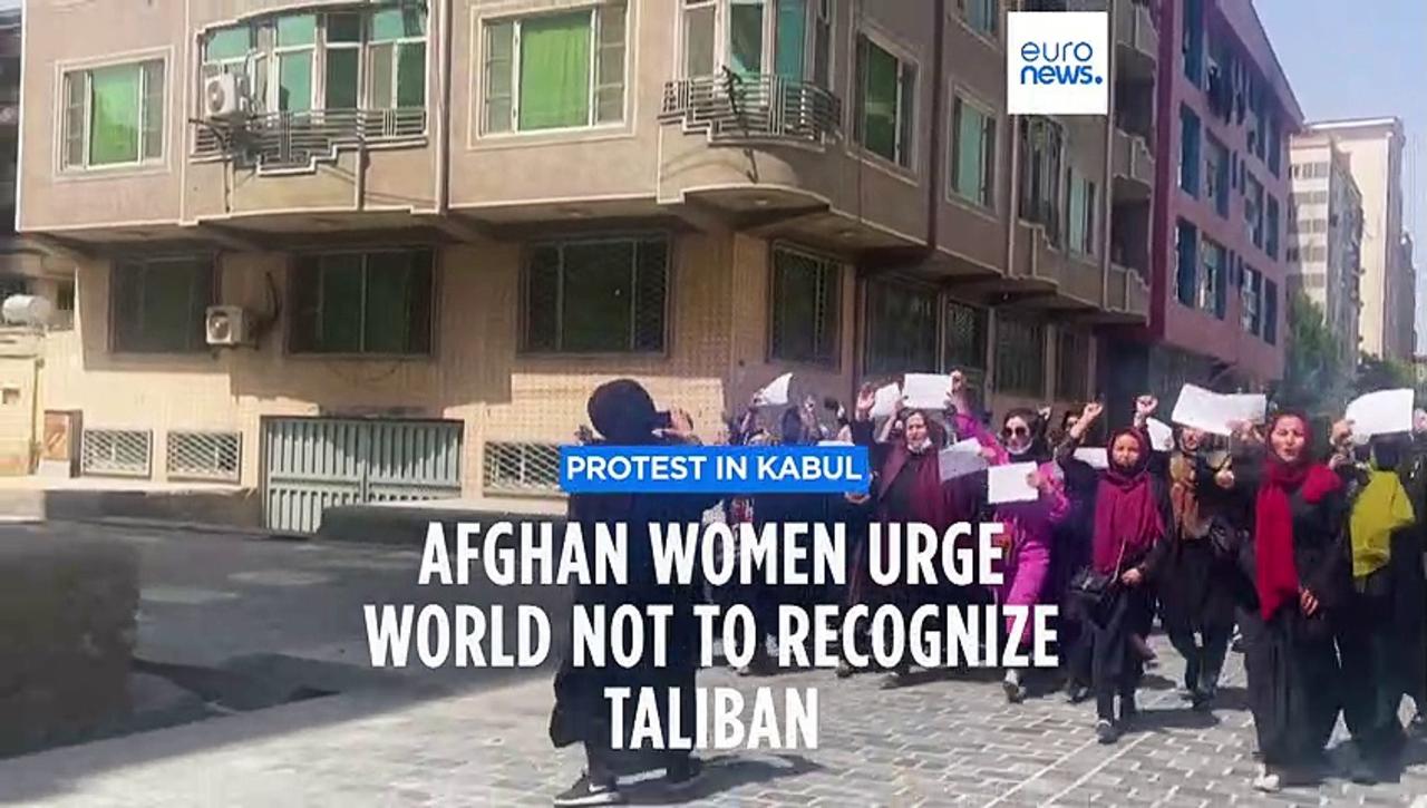 Afghan women protest in Kabul demanding the Taliban aren't recognised