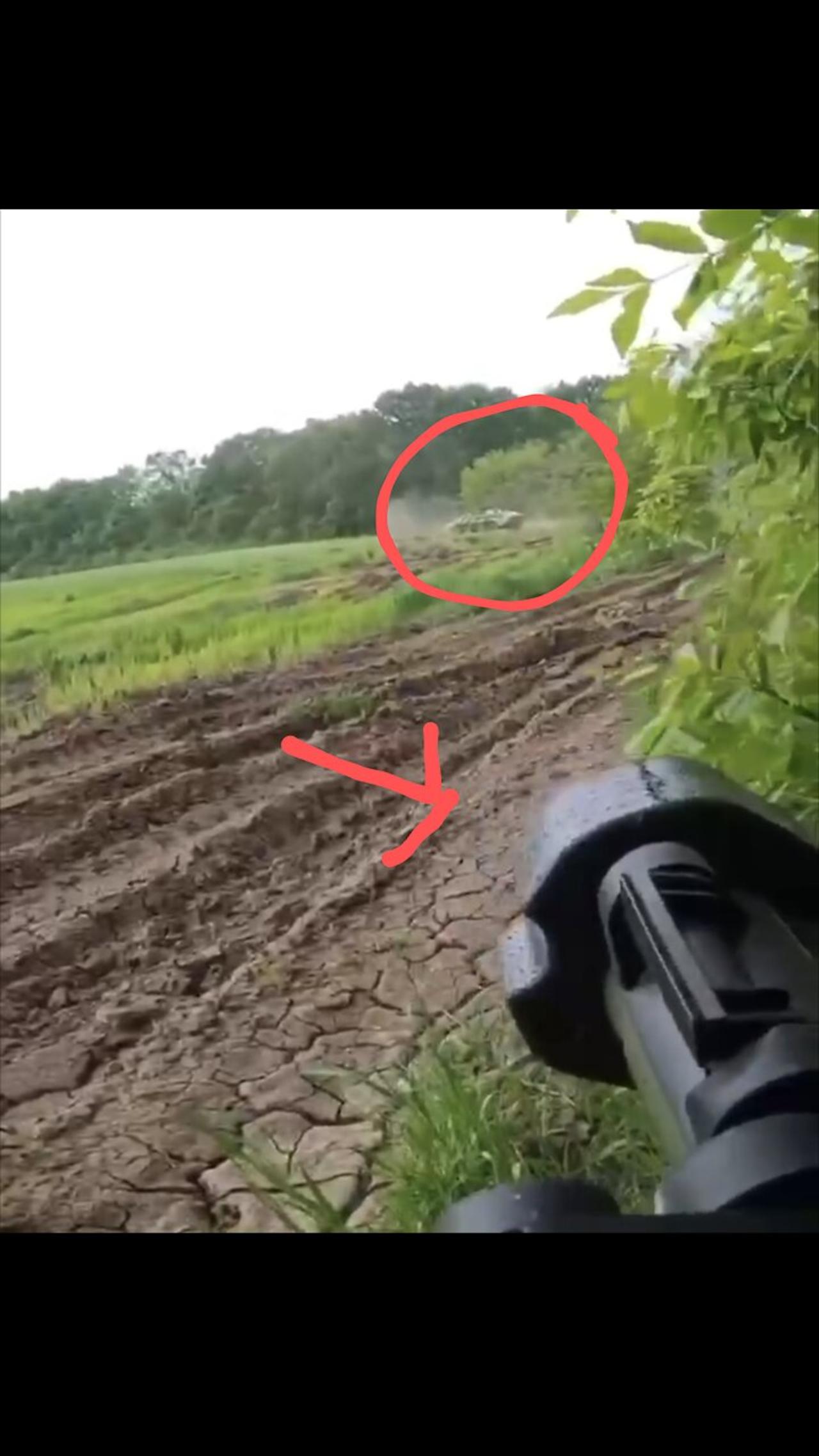 Ukraine war combat footage : GoPro view of Russian tank being taken out a close range