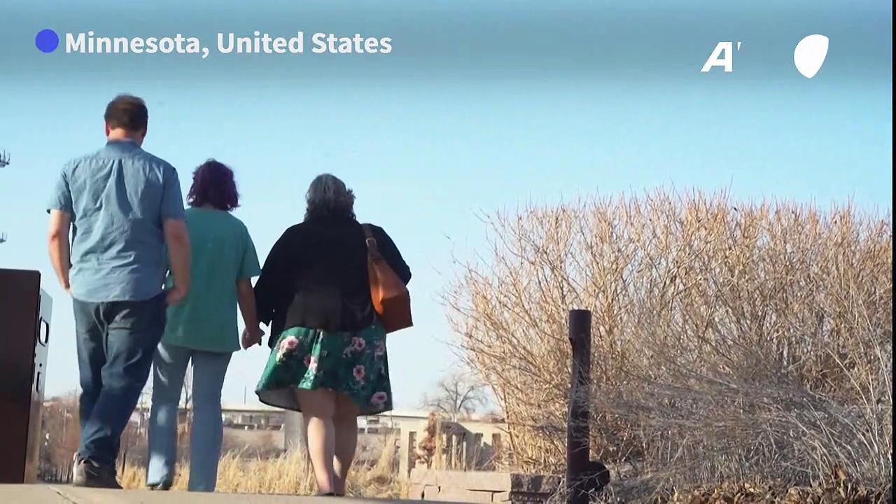 US family flees Texas to transgender 'refuge' -- Minnesota