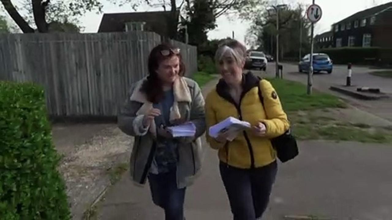 Lib Dem's Daisy Cooper leaflets in St. Albans on elex day