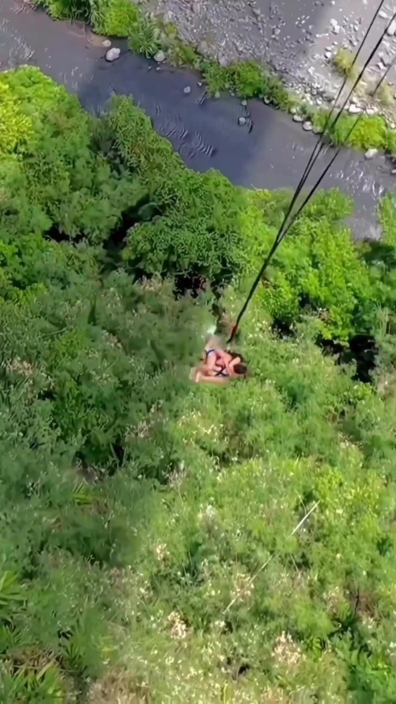 Control fear in bungee jumping in a safe One News Page VIDEO