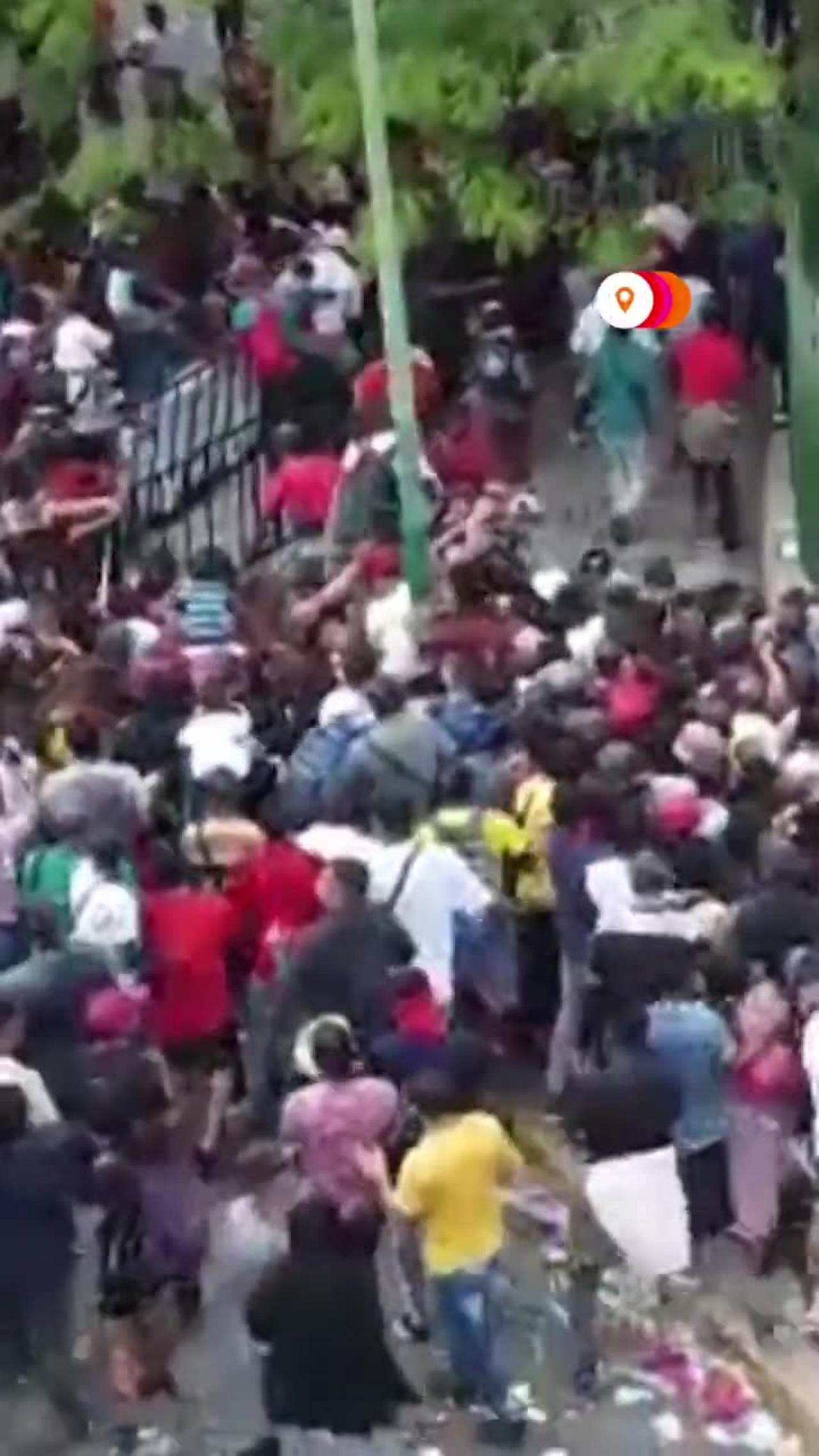 Migrants storm immigration center on Mexico's southern border
