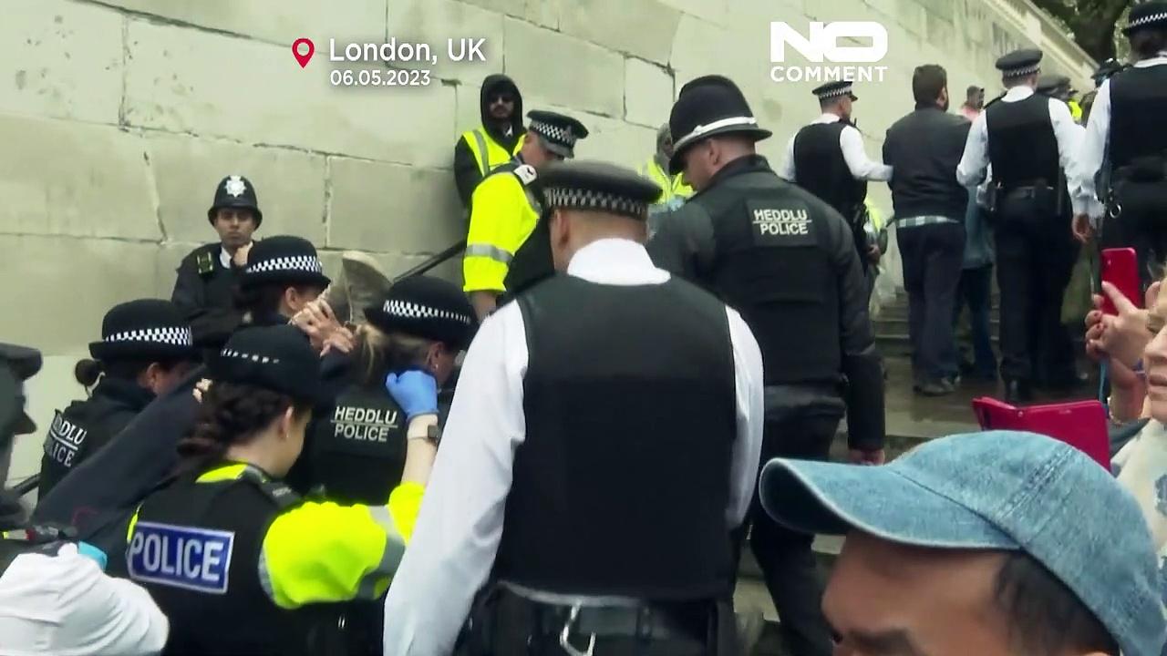 WATCH: Police arrest protesters ahead of coronation procession in central London
