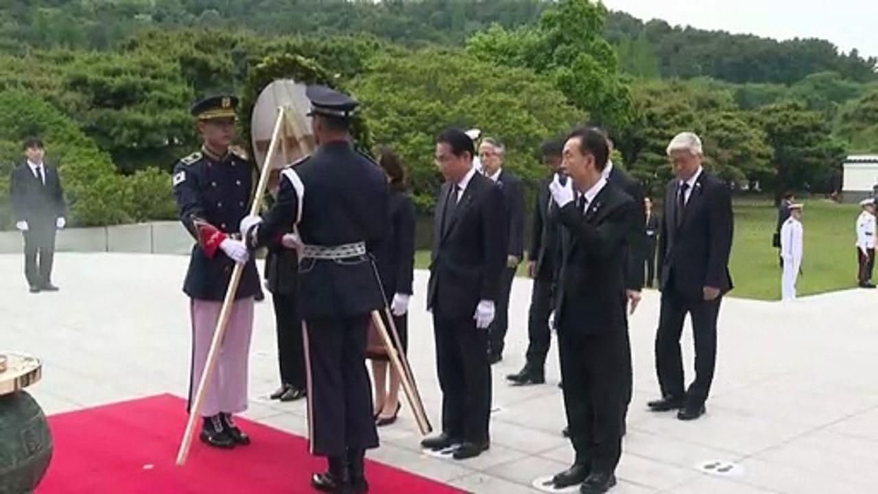 Japanese PM Kishida visits Seoul's National Cemetery