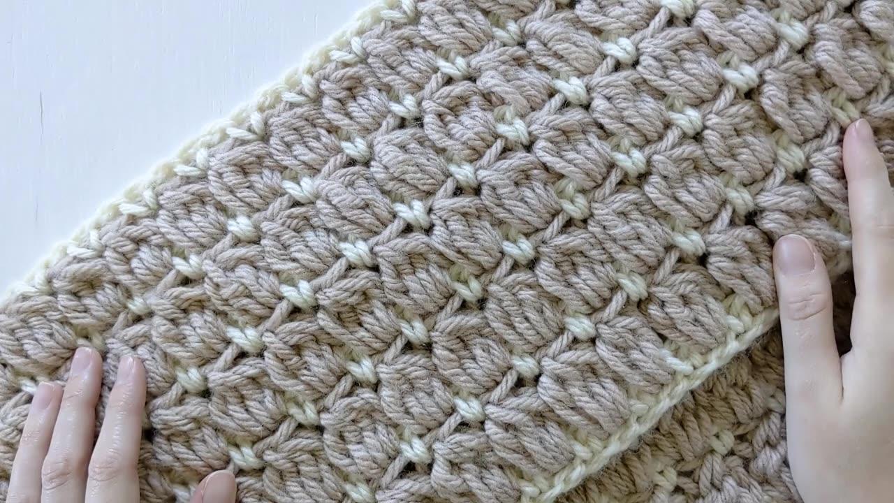 Chunky Crochet Infinity Scarf Using 2 Colors - How to Crochet a Scarf Using the Cluster Stitch