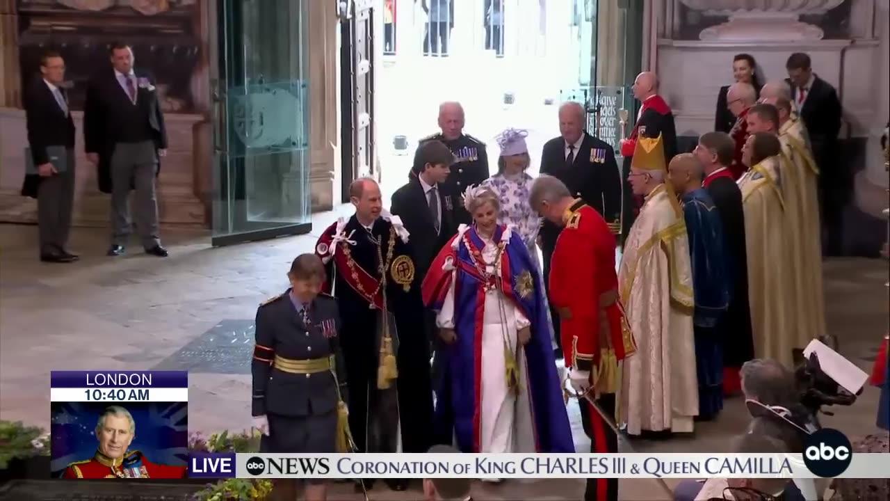 Prince Harry arrives at Westminster Abbey l News