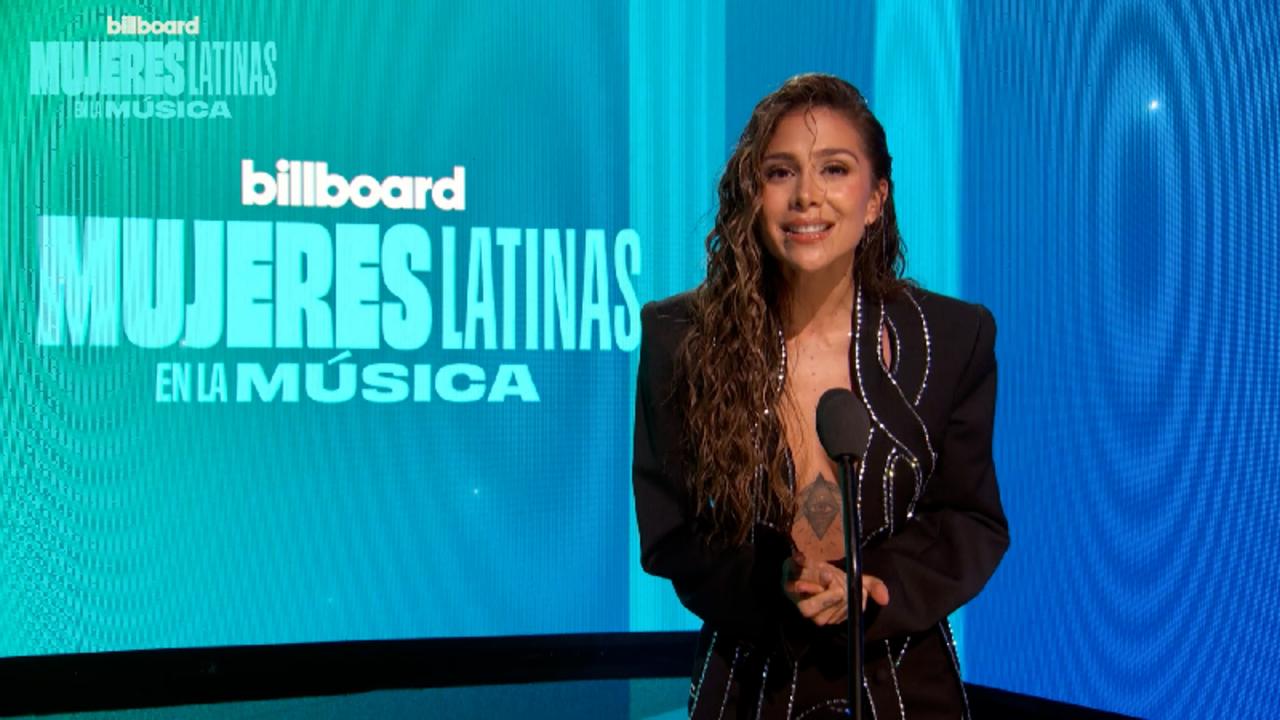 Greeicy Presents Goyo with the Agent of Change Award | Billboard Mujeres Latinas En La Música