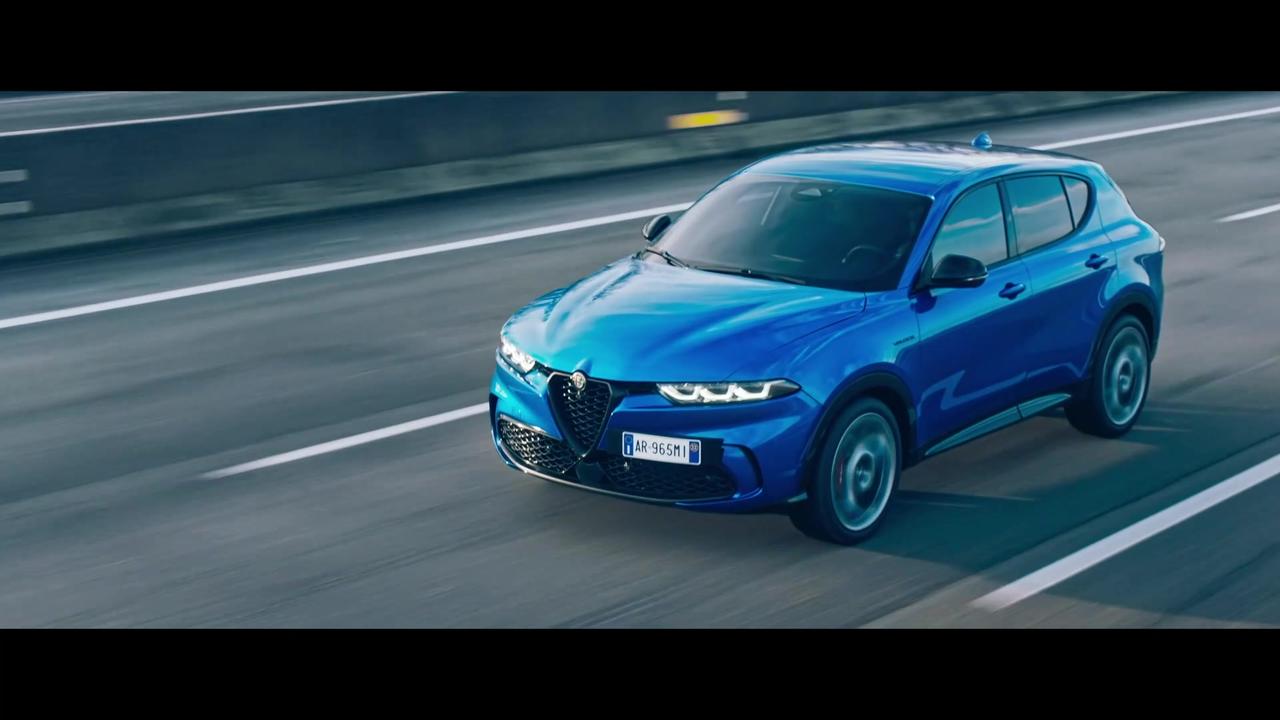 2024 Alfa Romeo Tonale in Blue Driving Video