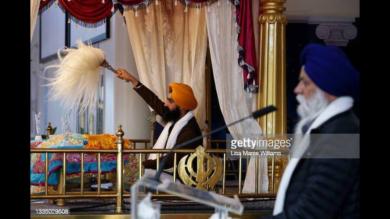 Sikhism Logic:  The "BENEFITS" of waving a FAN over a BOOK (Chaur Sahib)