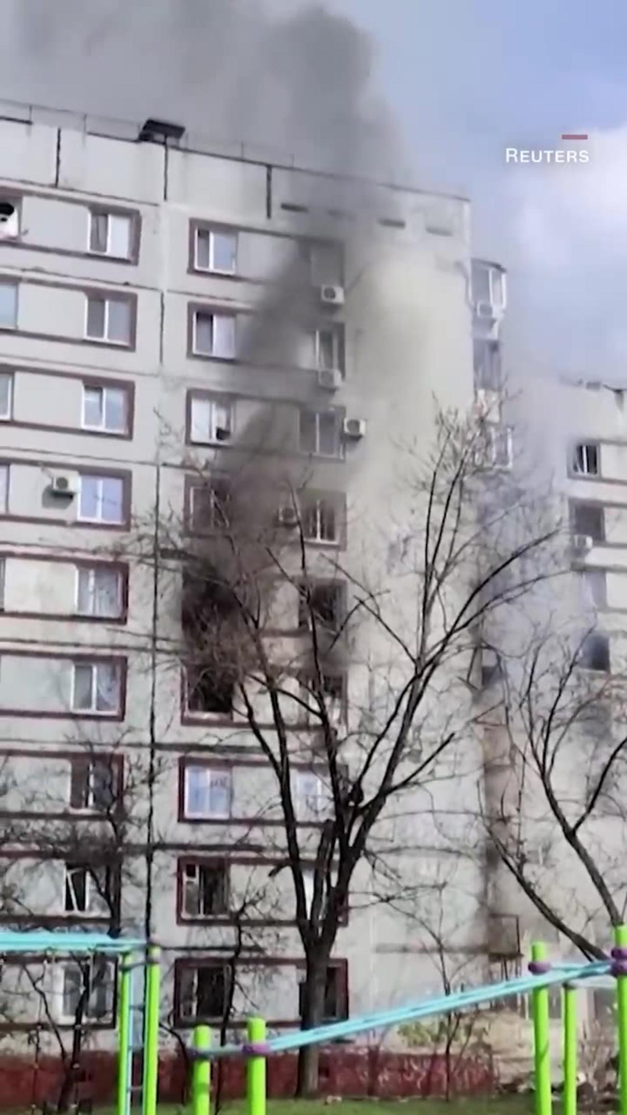 Video shows Russian missile strike on apartment building