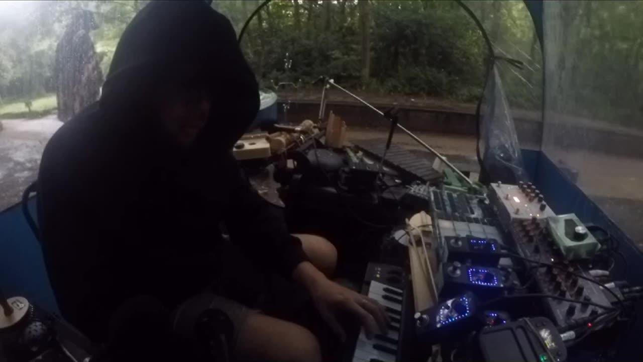 Live looping a piano in the rain