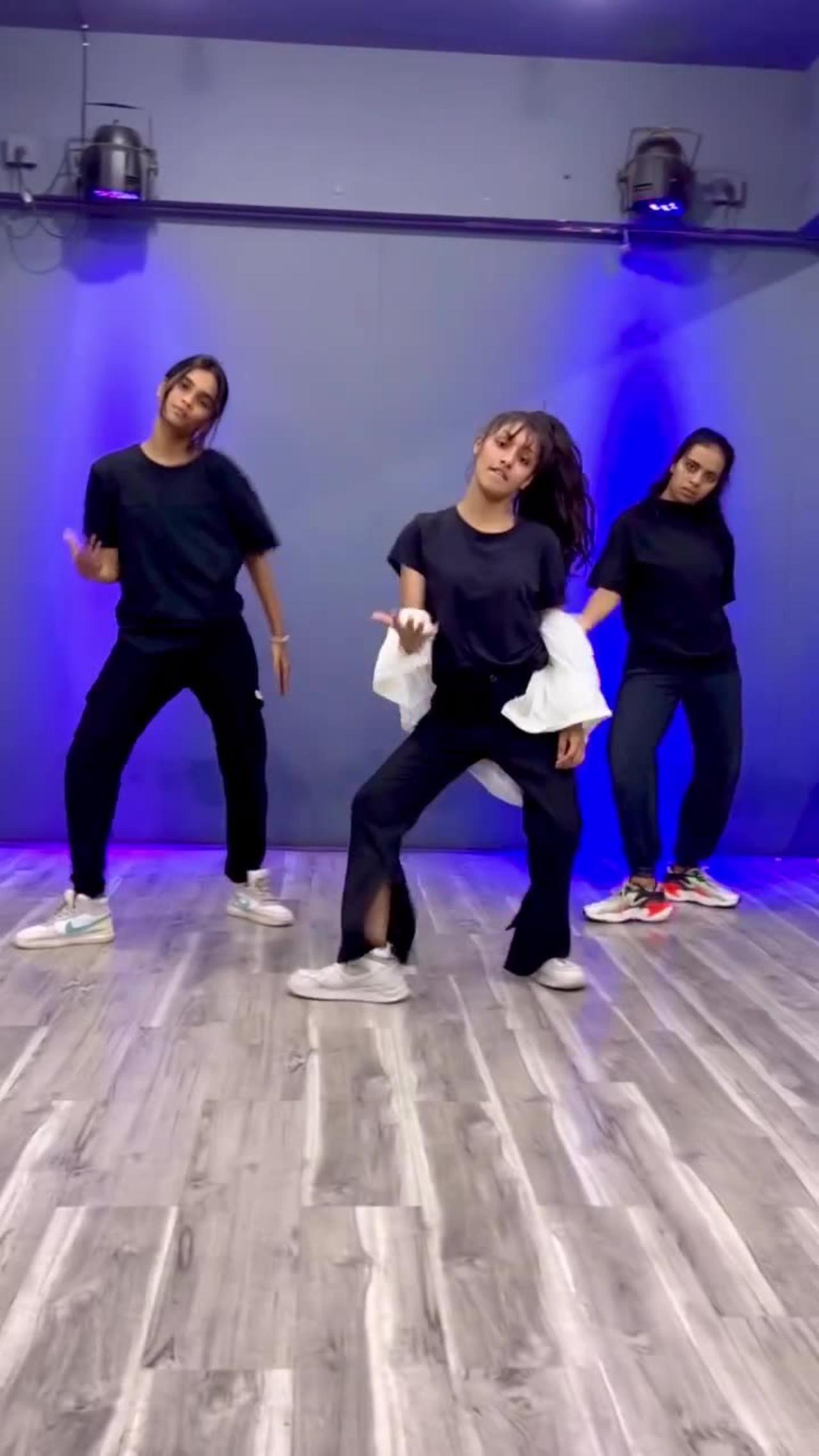 3 girl dance performance Short video One News Page VIDEO