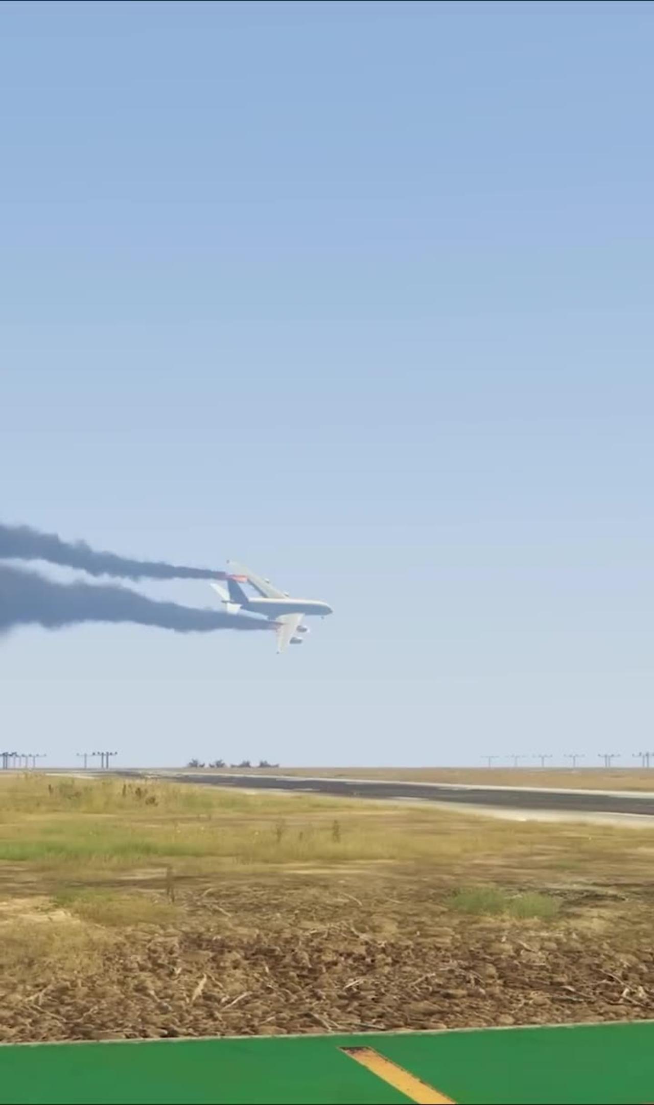 Airbus A380 engine fire emergency landing.mp4