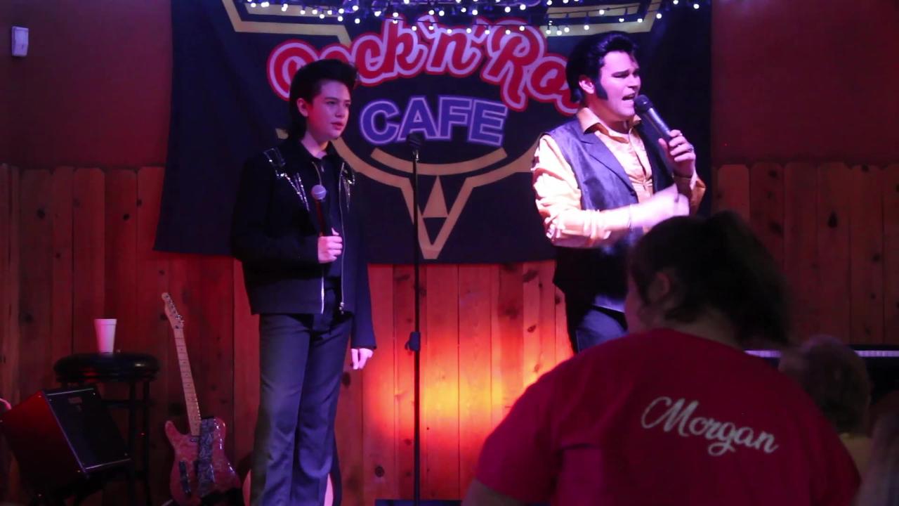 Michael Cullipher & Finley Watkins sing Elvis Presley's Hurt Rock N Roll Cafe Memphis 2022