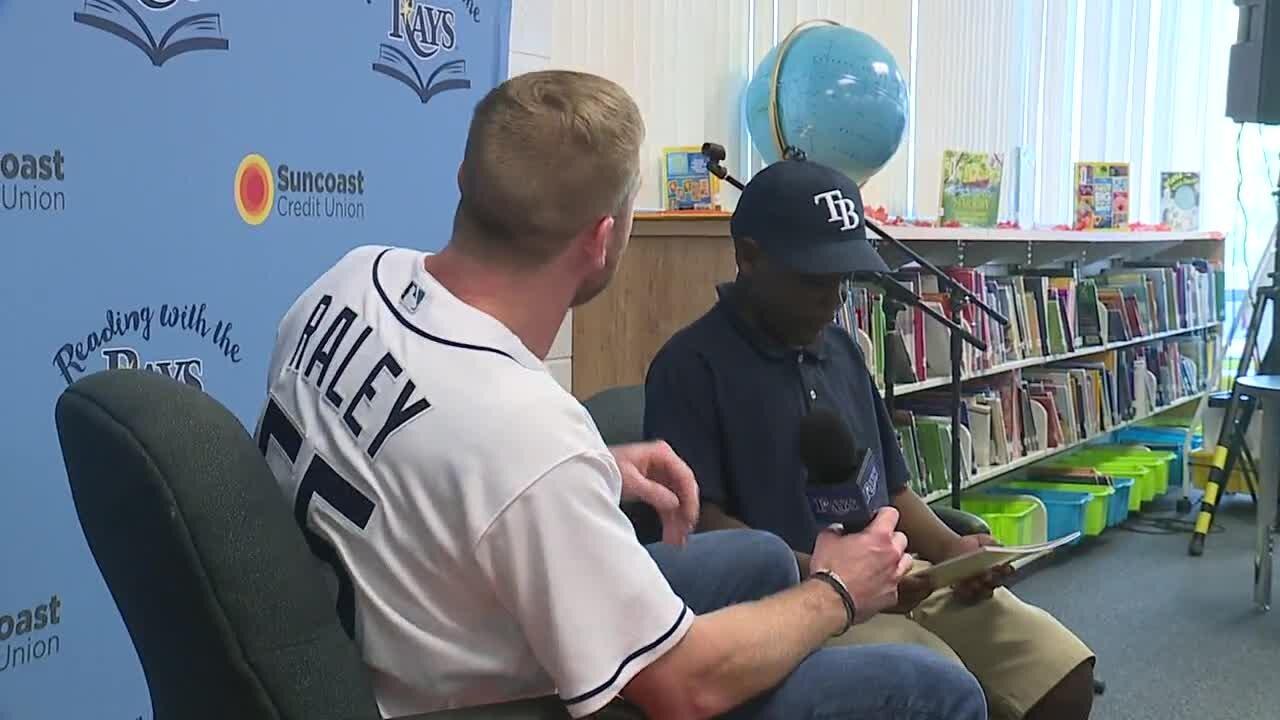 Rays' player reads to kids to encourage summer reading