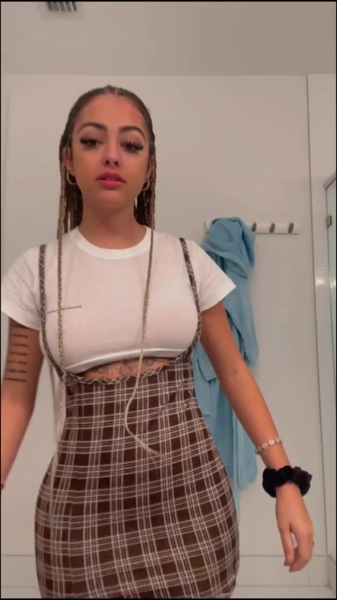 Breaking News: Malu Trevejo Photo Leak - j2s8ejn