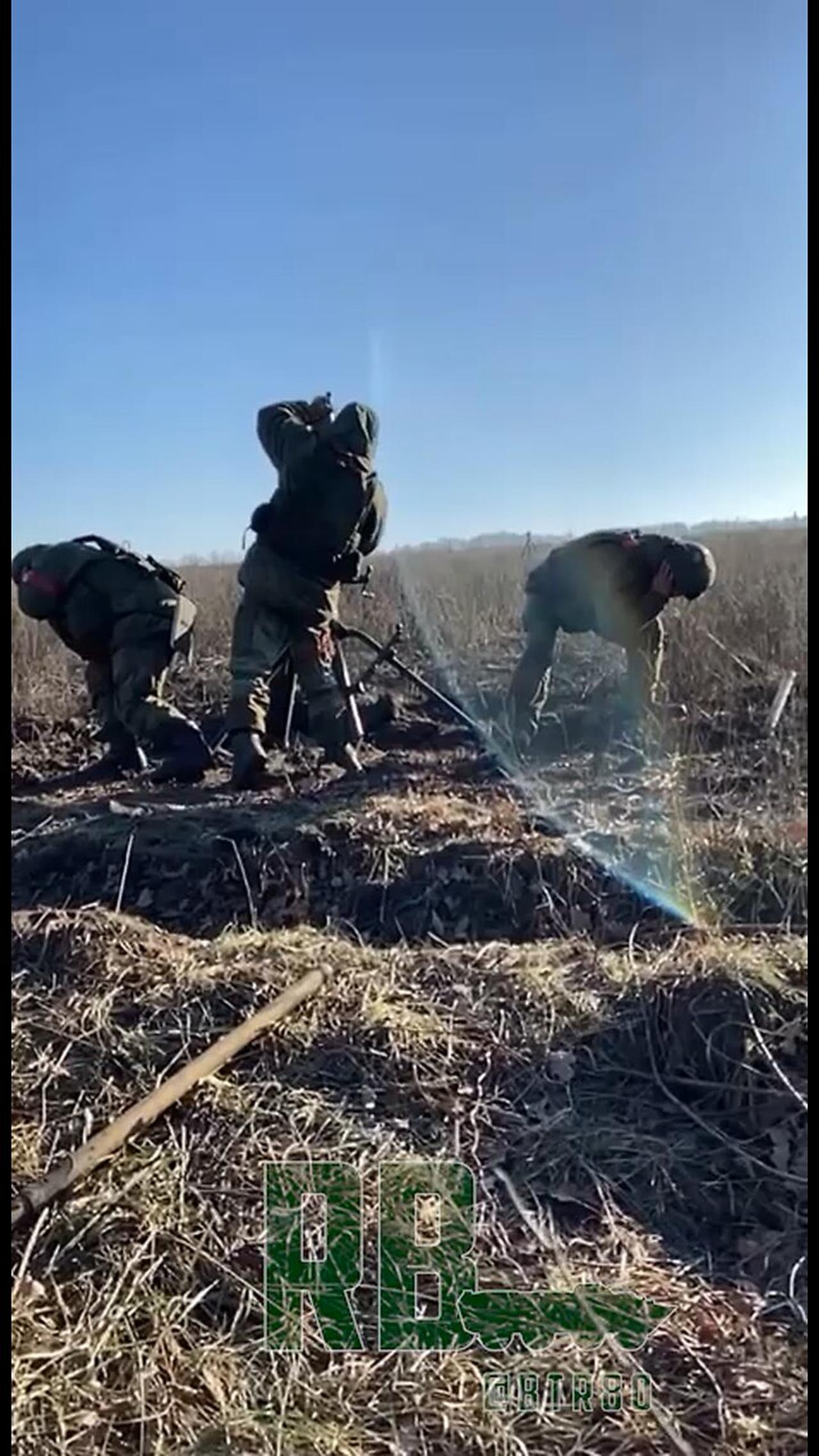 Mortar crew of the "🅾️group" shelling the positions of the Armed Forces of Ukraine