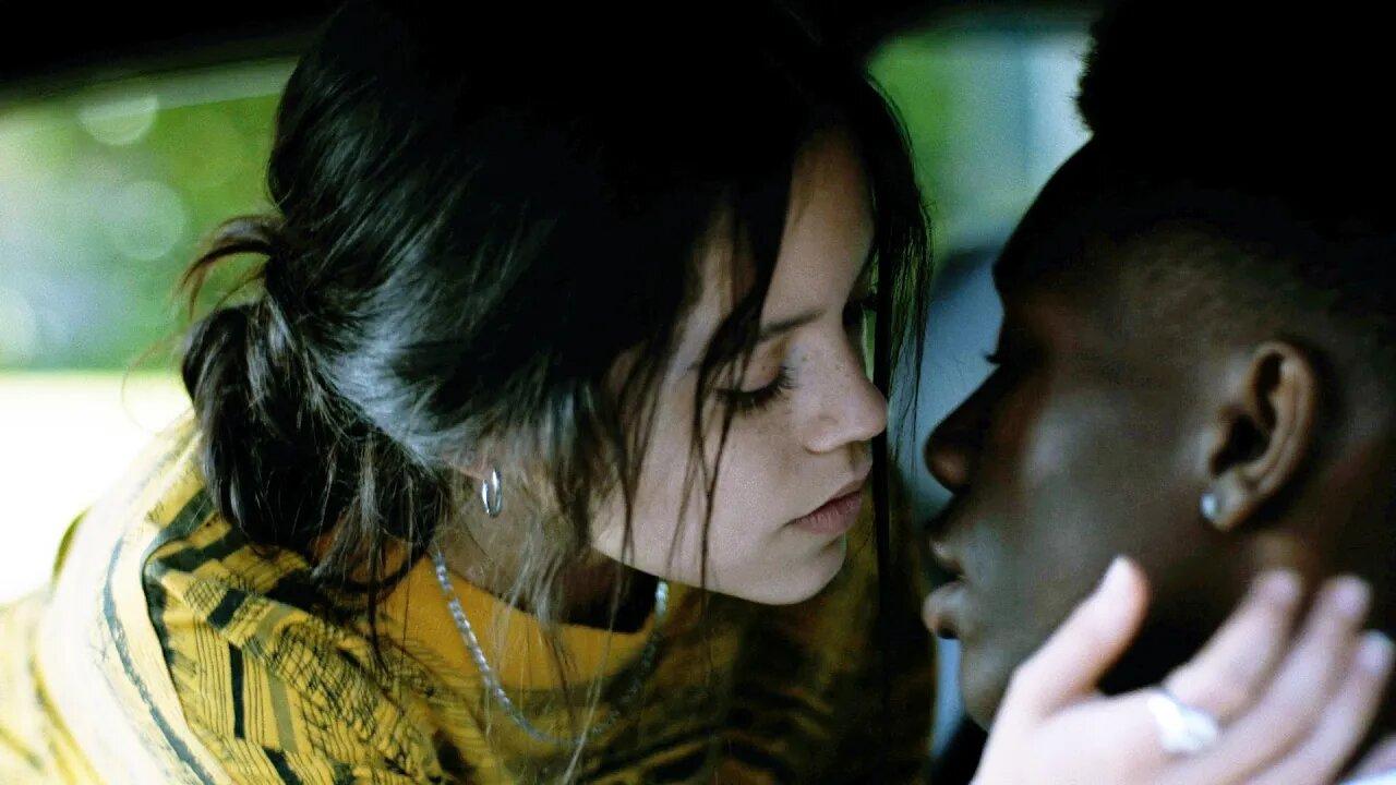 Jenna Ortega and Niles Fitch kiss scene One News Page VIDEO