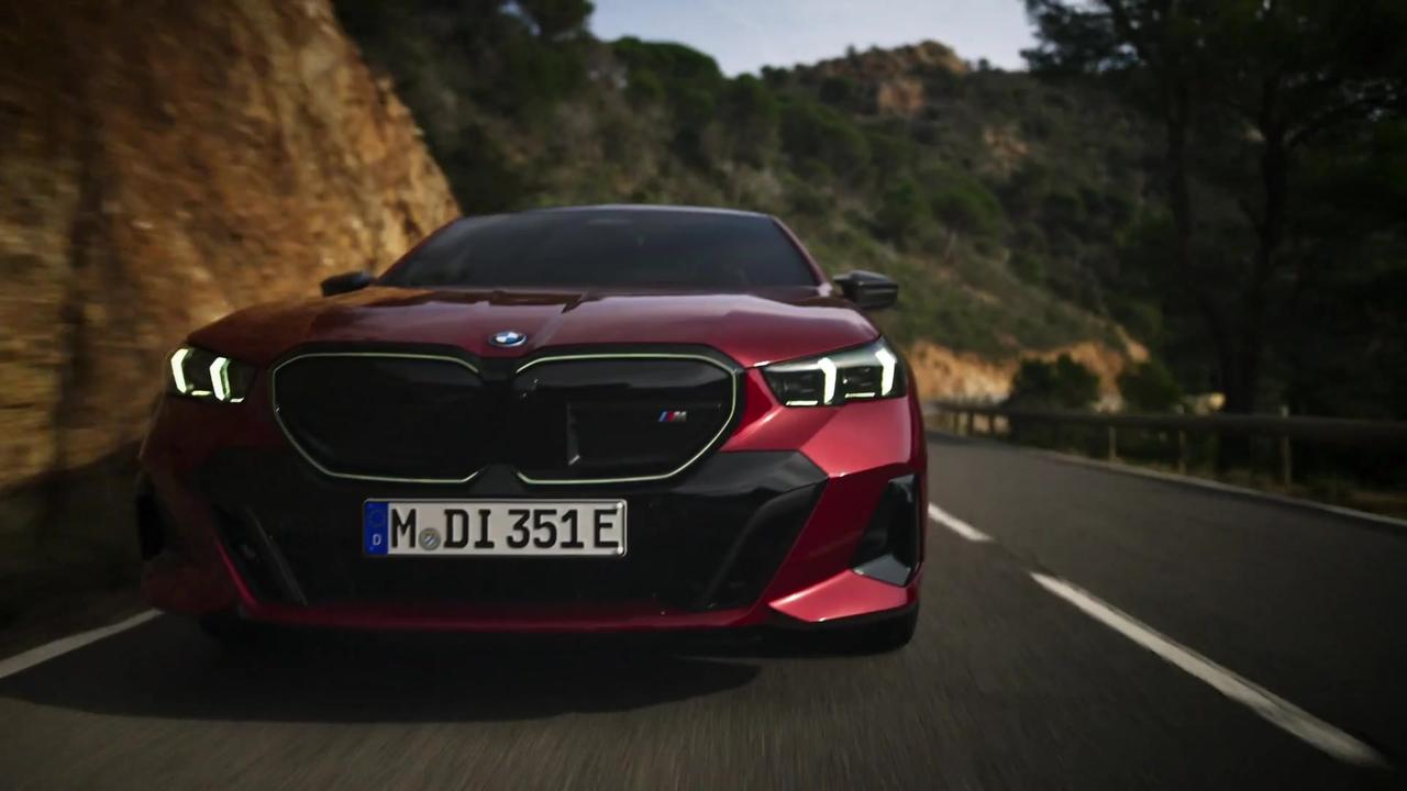 BMW i5 M60 xDrive Driving Video