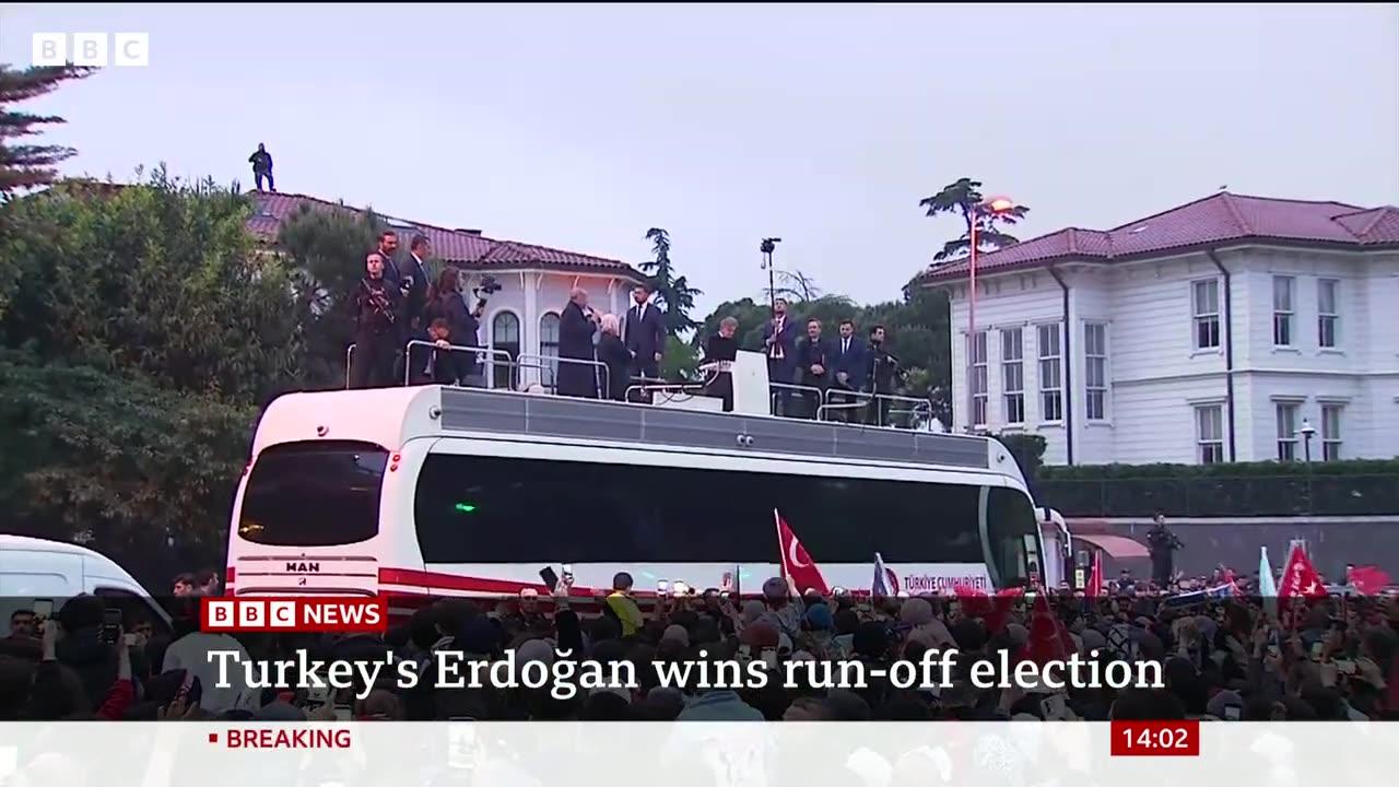 Turkish election victory for Erdogan leaves nation divided - BBC News