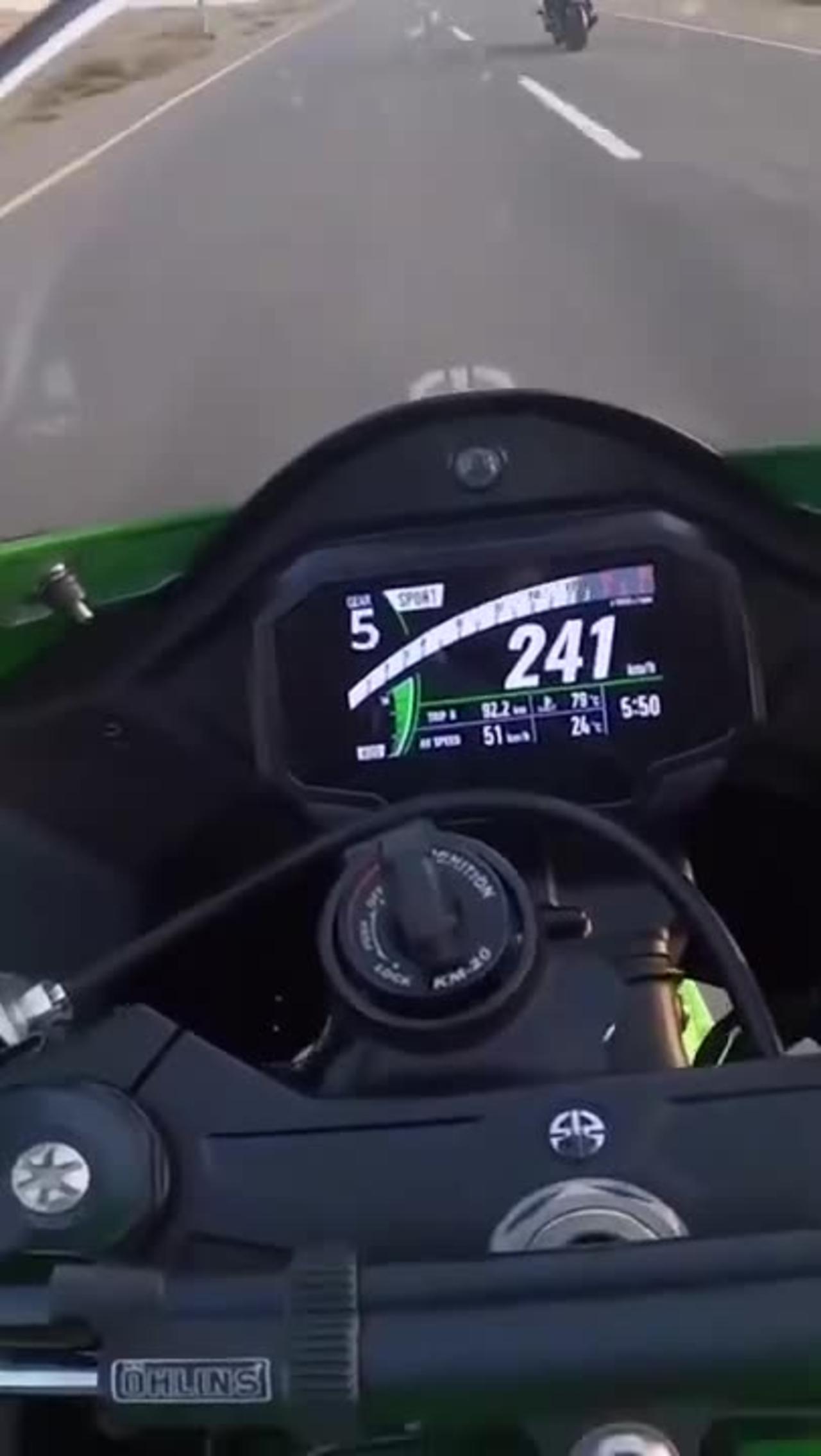 Kawasaki zx10r top speed 😍😍😍😍#short#viral#zx10r#kawasaki