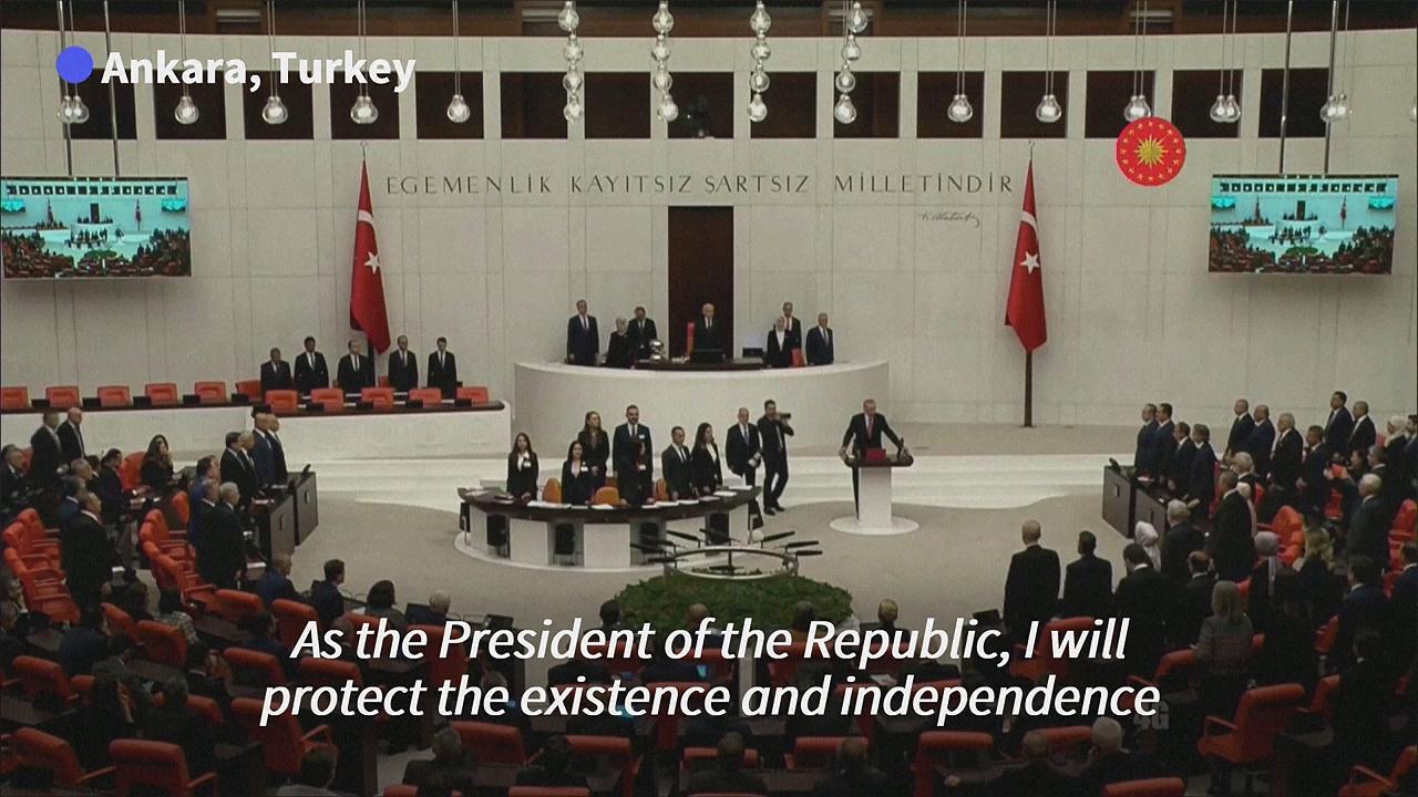 Turkish President Erdogan takes oath at swearing-in ceremony