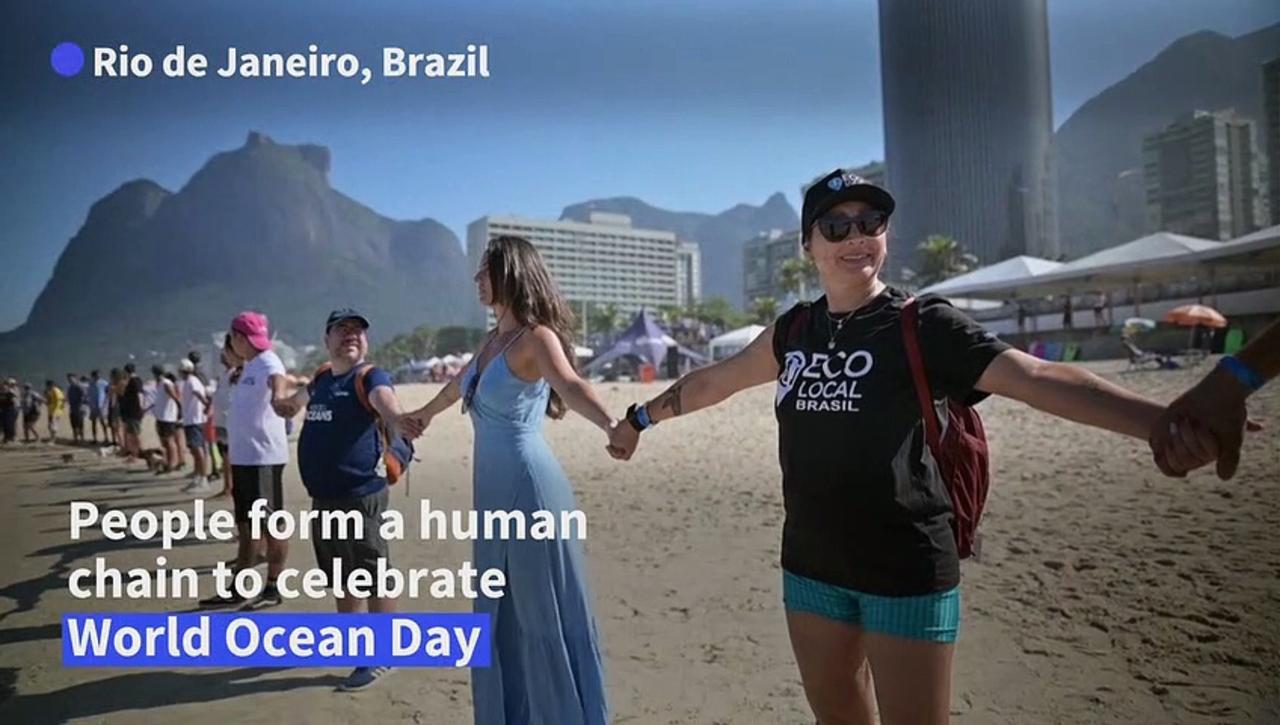 Thousands 'hug' the ocean on Brazil beach